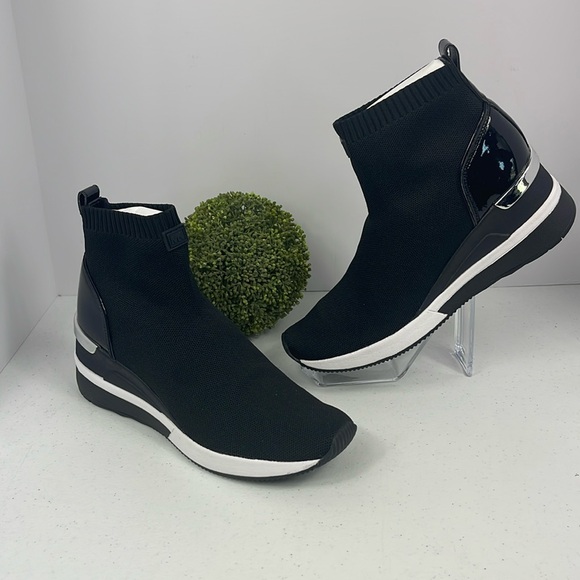 Michael Kors Skyler Bootie Stretch Knit Sz 9 NIB - Picture 2 of 12